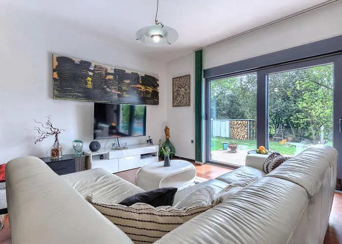 בית נופש Acquila By Interhome אומאג