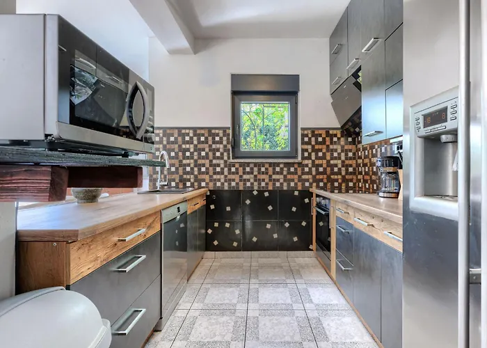 Acquila By Interhome בית נופש אומאג