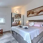 Acquila By Interhome *