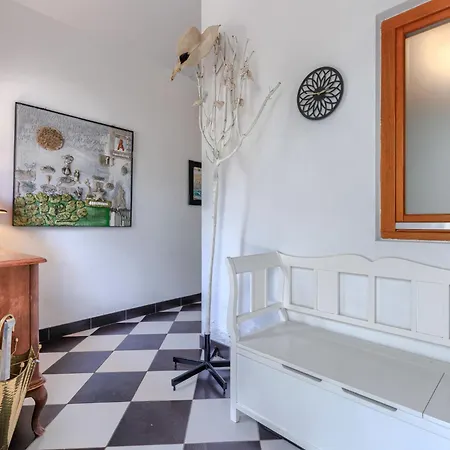 Acquila By Interhome *