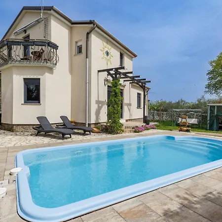 Acquila By Interhome