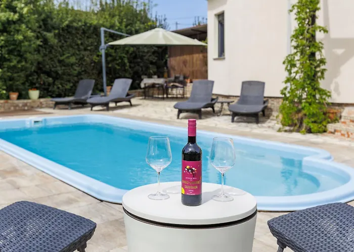 Acquila By Interhome *