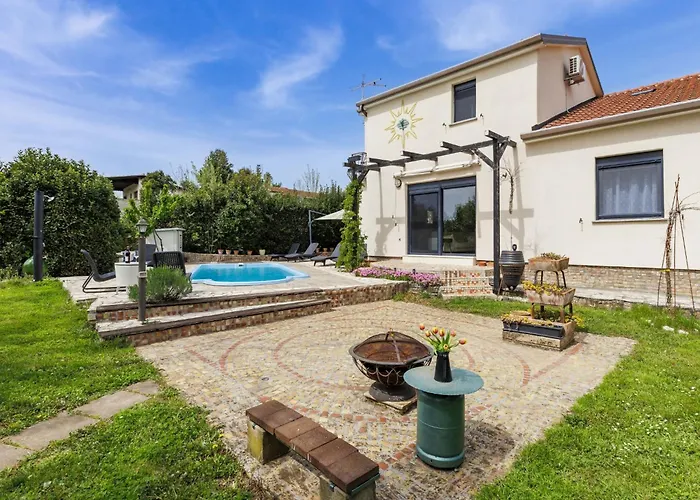 Acquila By Interhome