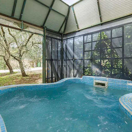 Acquila By Interhome *